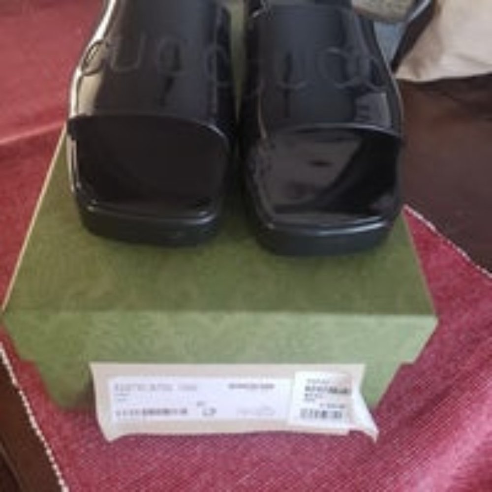 Gucci sandals, perfect for summer